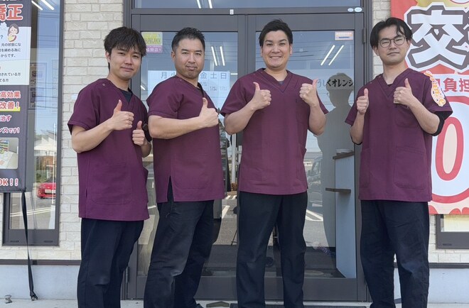 ひたち野うしくオレンジ整骨院の外観とスタッフ