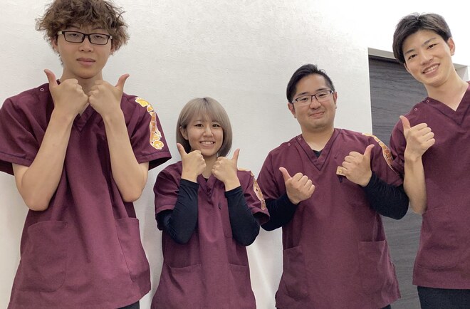 さくらの杜オレンジ整骨院の外観とスタッフ